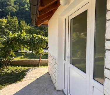 Jajce Apartment | Oaza Vrbas - Riverside Bungalow near Jajce