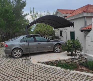 Cove Osibova (Milna) House | Obiteljska kuća za odmor Futura