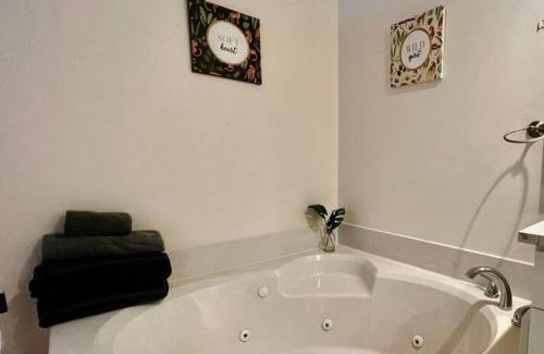 Candler House | Ocala’s Retreat with Private Pool/Backyard Oasis!