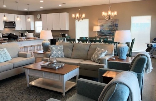 Fort Morgan House | 🏝️OCEAN BLUE🏝️ Clean, comfortable home ON the beach! Families love us!❤️