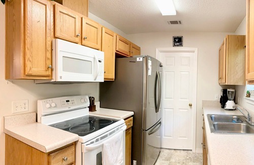 Gulf Breeze House | Ocean Breeze Hideaway closes to two beaches.