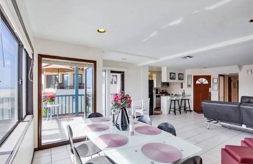 South Mission Beach House | OCEAN FRONT DUPLEX IN SOUTH MISSION BEACH, top and bottom units rented together