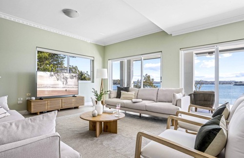 Bundeena House | Ocean Front Luxury - The Lambeth Walk