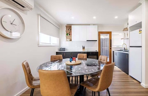 Ocean Grove Apartment | Ocean Gioia - Stroll to shops and beach