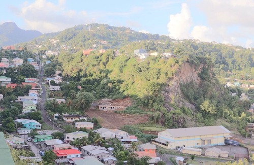 Kingstown House | Ocean Heights studio vacation apartmentnnLovely 4-bedroom house with AC