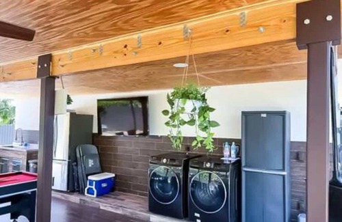 Edgewood House | Ocean Pearl Estate 3BR 2BA W/Pool