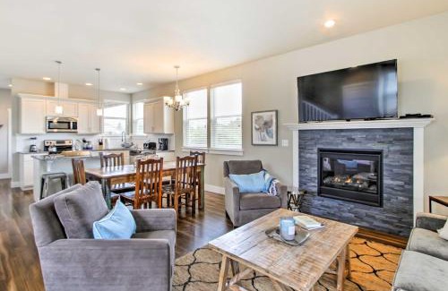 Ocean Shores House | Ocean Shores House with Hot Tub - Walk to Beach