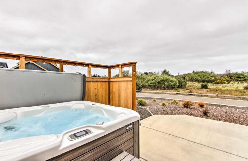 Ocean Shores House | Ocean Shores House with Hot Tub - Walk to Beach