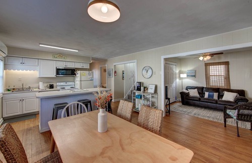 Kill Devil Hills House | Ocean View- 5 min Walk to Beach, Volleyball