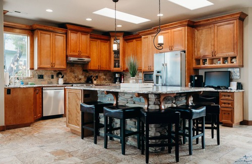 Roads End House | Ocean View Beach Home~Roads End~Hot Tub~Sauna~WiFi~Pool Table