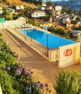 Valparaiso Apartment | Ocean View & Pool Family Apartment 4P
