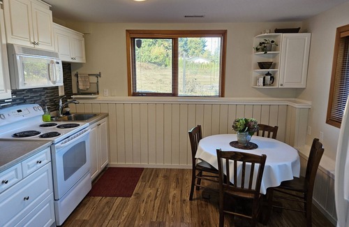 Courtenay Apartment | Ocean View Suite in Courtenay