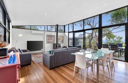 Skenes Creek House | Ocean View Treetops Retreat