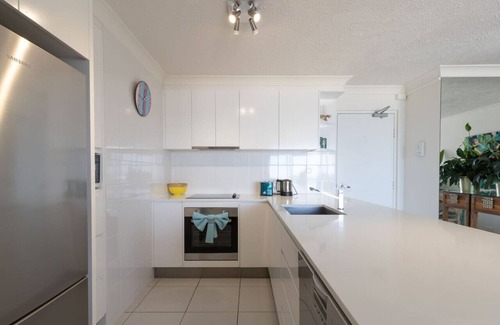 Burleigh Heads Apartment | Ocean Vista Escape Burleigh Beach