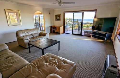 Gerringong House | Ocean Vista - walk to the beach