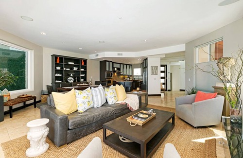 Leucadia House | OCEANFRONT! 2 Suites +n 1bdrm&ba! BEACH HOUZ!