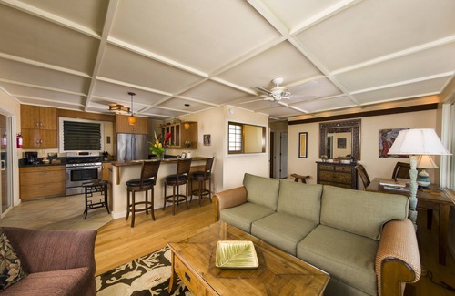 Hana Condo | Oceanfront #5 at Hana Kai Maui - 2 BR/2 BA Upper Floor Corner 100ʻ from Water!