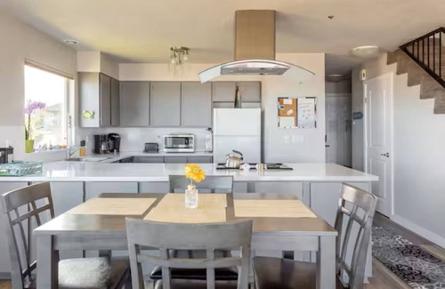 Newport Condo | Oceanfront Condo: Panoramic View, Jacuzzi Tub, Romantic Nye Beach Getaway