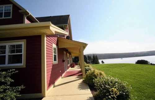Bay Bulls Cottage | Oceanfront Cottage in quiet Newfoundland town 30 minutes from St Jonh's.