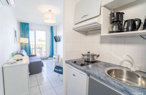 Saint-Pierre-la-Mer Apartment | Oceanfront Oasis: Family & Pet-Friendly Holiday Unit | Full Kitchen