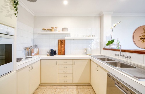 Trigg Villa | Oceanfront Panoramic Views at Scarborough Beach!