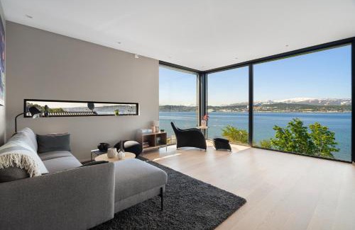 Tromso Apartment | Oceanfront penthouse duplex wamazing view!