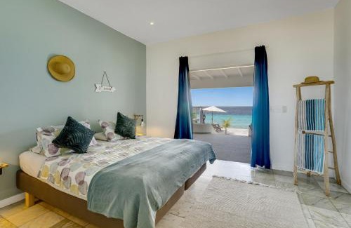 Kralendijk Villa | Oceanfront - Villa Port of Call -