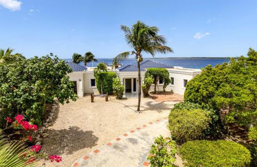 Kralendijk Villa | Oceanfront - Villa Port of Call -