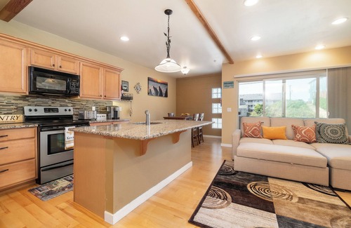 Newport Apartment | Oceanic Mirage - Newly Remodeled Family Friendly Ocean View