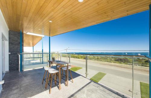 Lancelin House | Oceans View - Luxury Apartment with ocean views