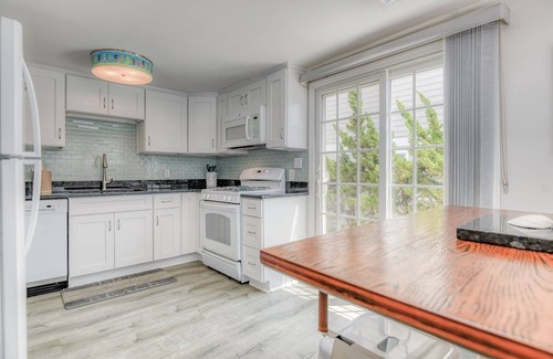 Peahala Park House | Oceanside Charm! n2025 UPDATE! BRAND NEW CENTRAL AC AND ANDERSON WINDOWS!