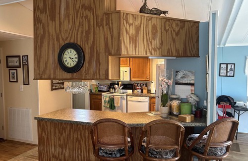 Garden City Cottage | Oceanside Village East Lake Waterfront Cottage