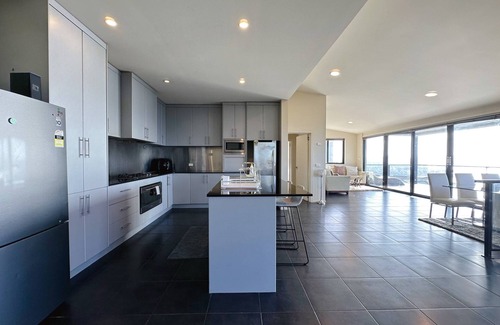 Sandy Bay Villa | Oceanview Oasis - Close to CBD and Airport