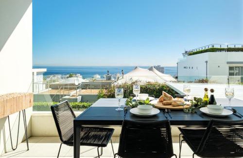 Sea Point Apartment | Oceanview Secure 3bed Apt Sea Point Marlo Breeze