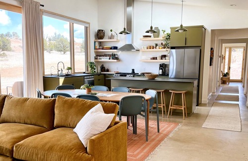 Cannonville House | Off-grid Modern Desert Retreat near Bryce Canyon