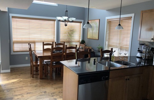 Central Okanagan Cottage | Off season rates. Fire table, steps to pool fantastic view! Aug 9-16 available