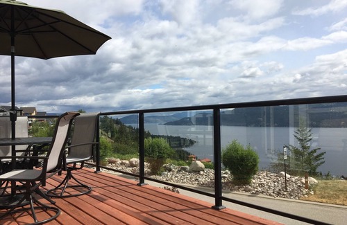 Central Okanagan Cottage | Off season rates. Fire table, steps to pool fantastic view! Aug 9-16 available