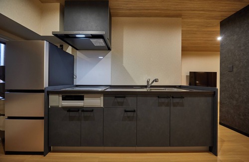 Fukushima House | Okunoyado Fuku 1F [Accommodates up to 8 people] 4-way access for comfortable travel! One stop from Osaka Station and a 5-minute walk from JR Fukushima Station! 3 stations and 15 minutes to USJ!