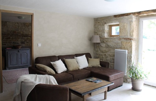 Villeneuve d'Aveyron House | Old building, with private pool in the heart of a small farmhouse Quercy.