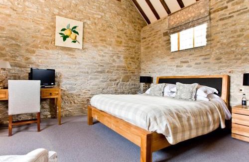 Downton on the Rock Hotel | Old Downton Lodge