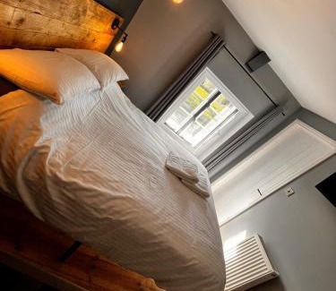 Cross Bed & Breakfast | Old Manor House