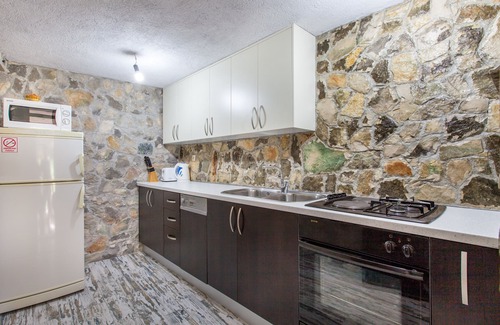 Borak House | old stone house Lelas