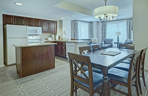 Old Town West Condo | Old Town Alexandria | Two 2BR/2BA King Suites