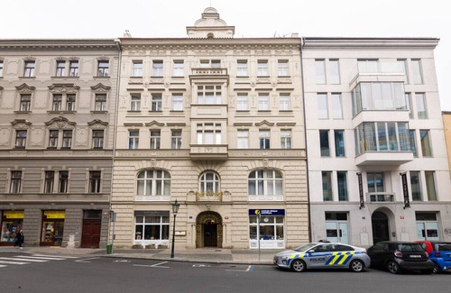 Stare Mesto Apartment | Old Town Modern Apartment with Free Parking & A/C