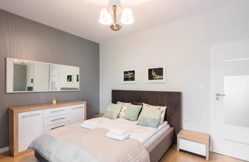 Warszawskie Apartment | Old Town Rakowicka by NEARTO