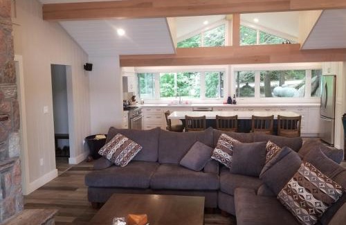 Minett House | Olga's Bay Lake House