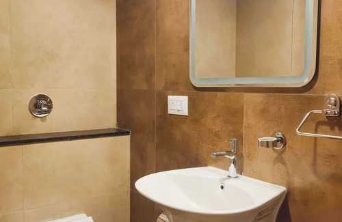 Vasanth Nagar Hotel | Olive Hotel Millers Road by Embassy Group