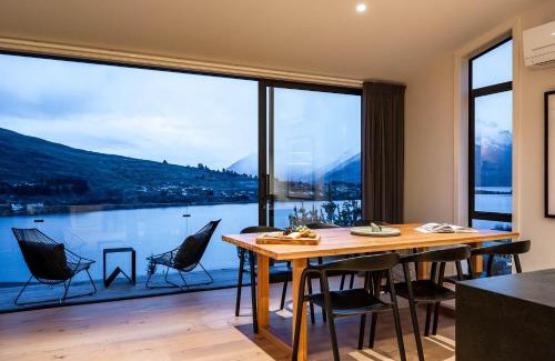 Queenstown Apartment | Olive Tree House Lake Mountain Views Garage