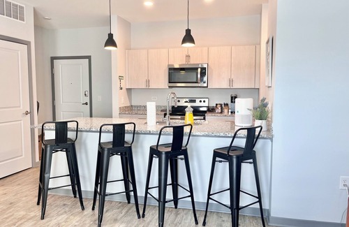 Speedway Apartment | Oliver Capital- Chic, Relaxing Suite