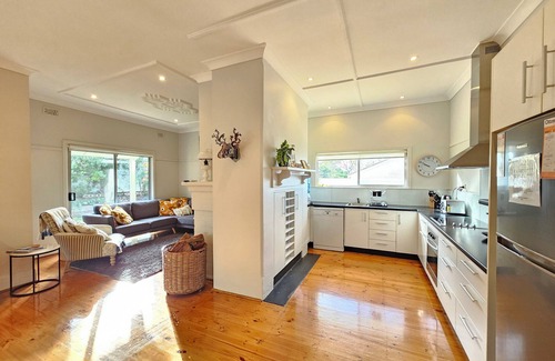 Waterhouse House | Olives By The Sea - Relax and Rejuvenate